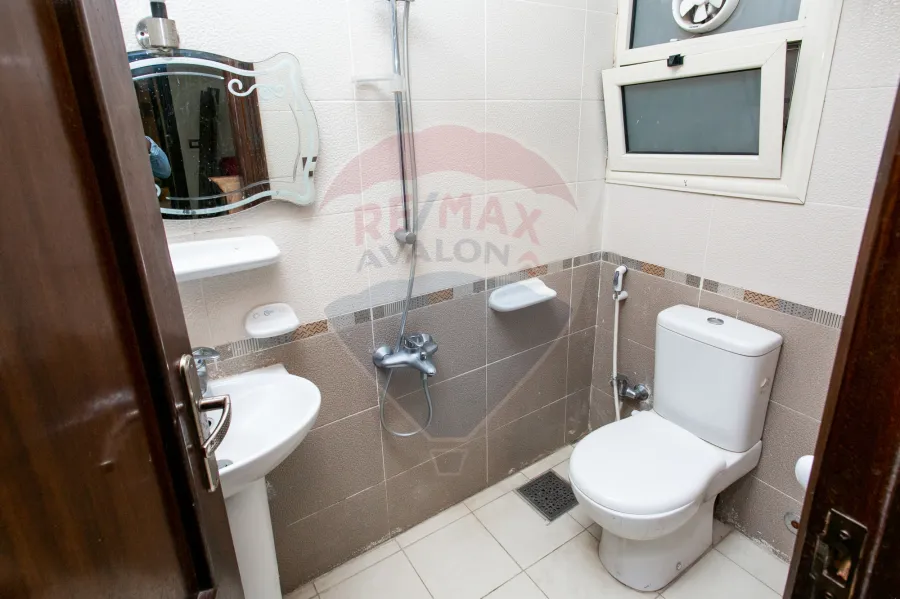 شقه للبيع 520 م سيدي بشر(ش محمد نجيب - على البحر مباشرة)