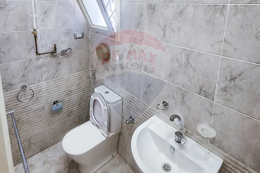 شقة للبيع 152 م سموحة (ش ادمون فريمون)