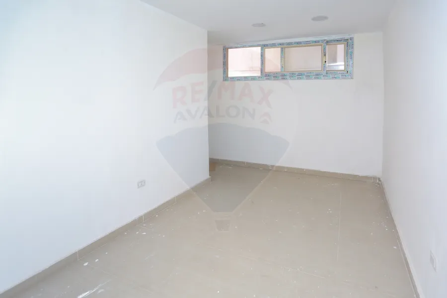 مقراداري للبيع 330 م  جناكليس (ش ابو قير)