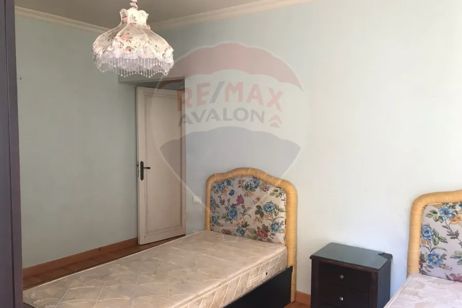 شقة للايجار المفروش 120 م مصطفي كامل (ش المعسكر الروماني)