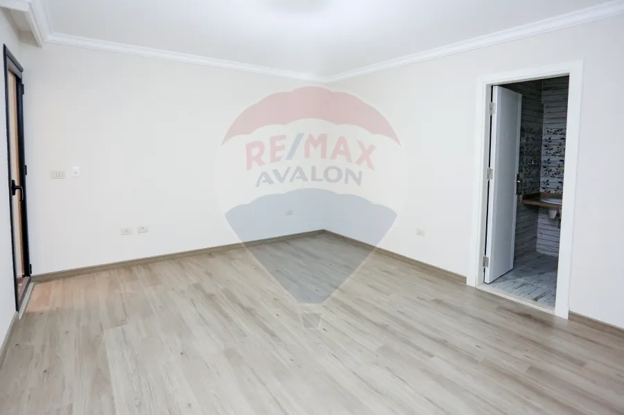 شقة للبيع 174 م سموحة (ابراج إيست تاور- ش مدرسة الريادة)