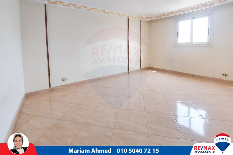 شقة للإيجار 120م كامب شيزار(خطوات من البحر)