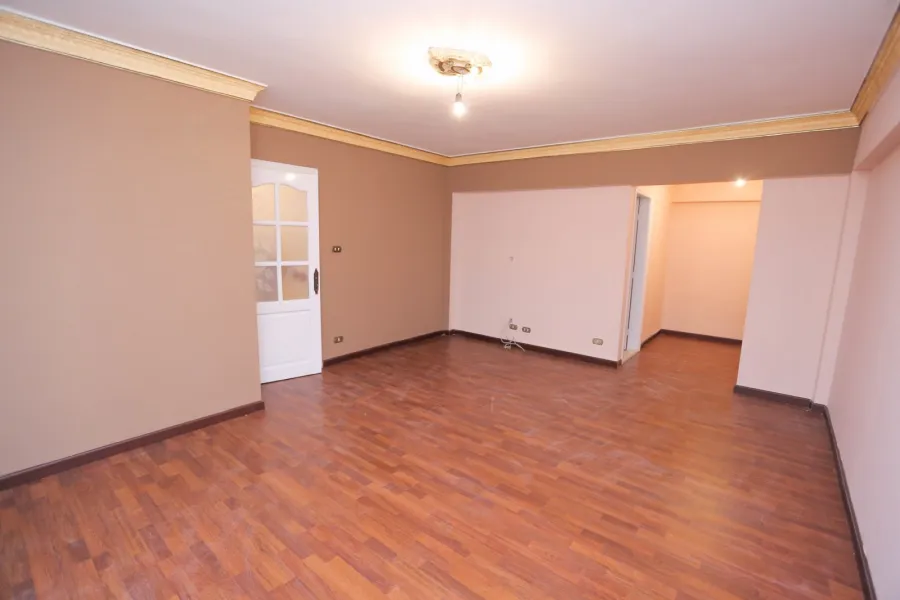 شقة للبيع 260م وابور المياه (ش محمد مسعود)