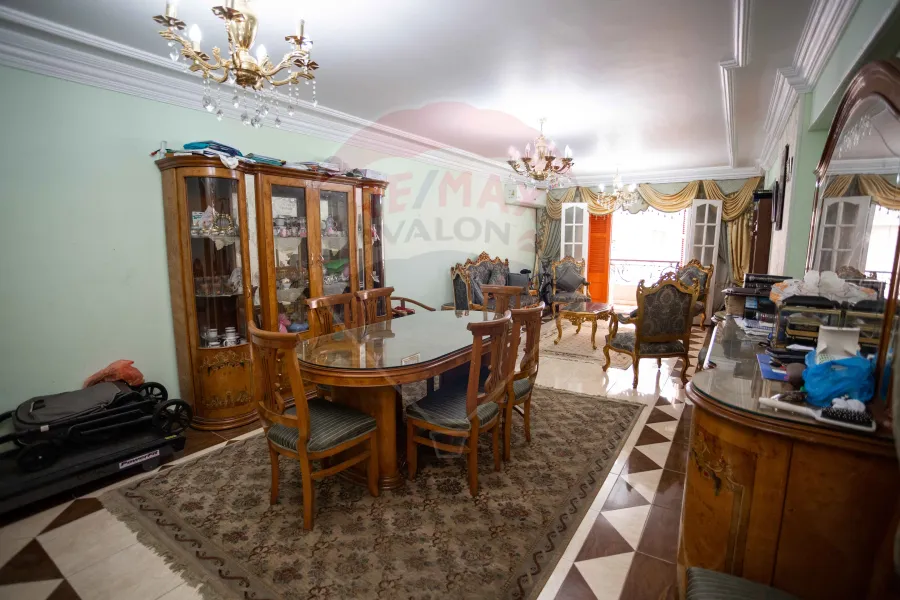 Apartment For sale 170 m Janaklis (directly on the tram station)