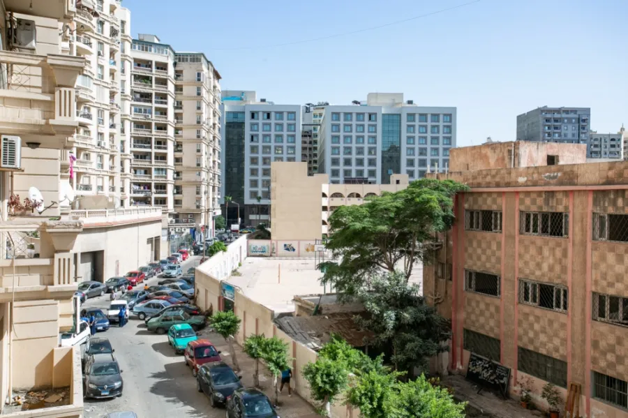 شقة للبيع 171م سموحة (شركة كيروسيز) - خطوات من ميدان على بن أبى طالب - ش توت عنخ امون