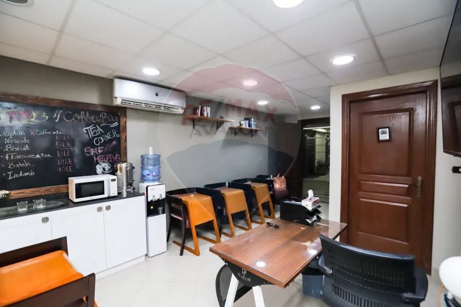 مقر ادارى للبيع 140 م جناكليس ( شارع أبوقير الرئيسي )