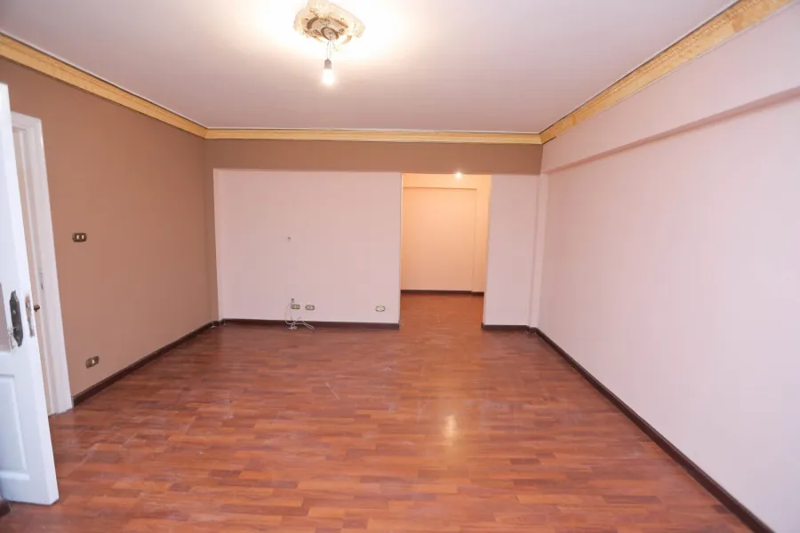 شقة للبيع 260م وابور المياه (ش محمد مسعود)