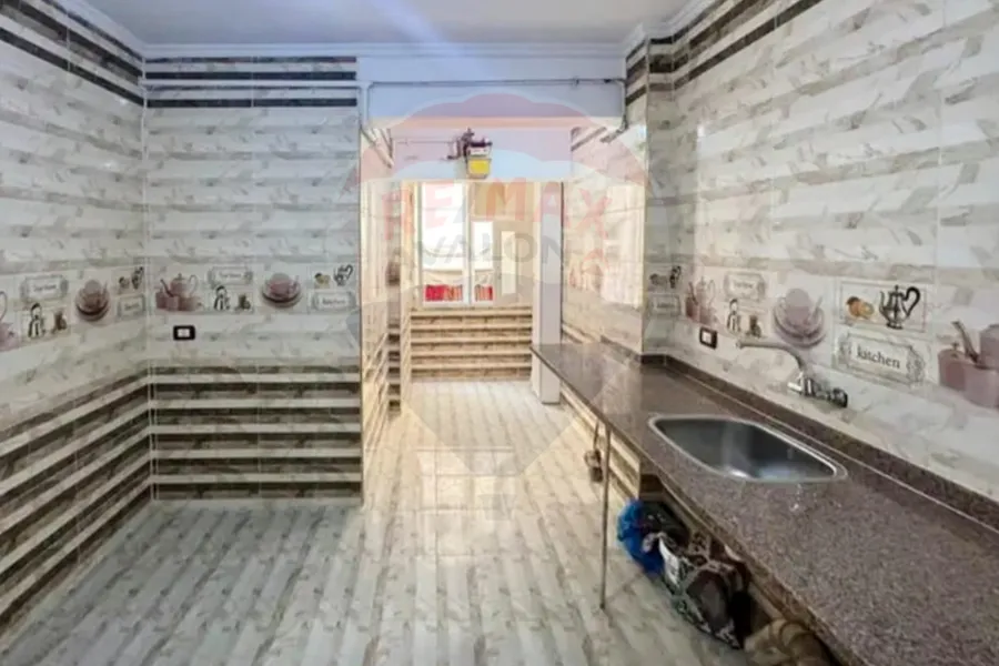 شقة للايجار 140 م سابا باشا (علي الترام مباشر)