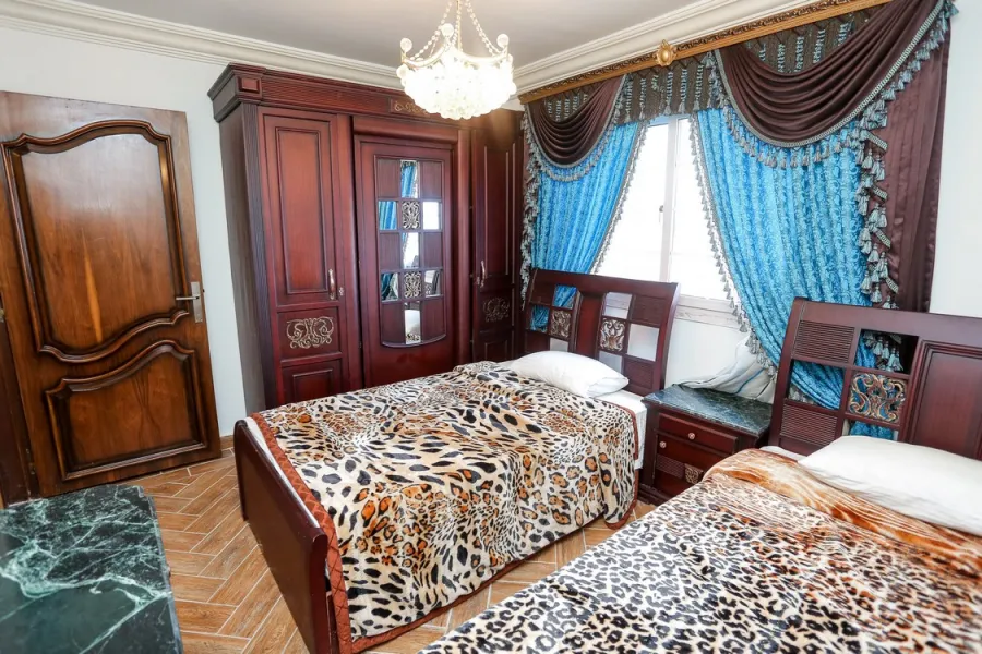 شقة للبيع 260 م سابا باشا (على البحر مباشرة)