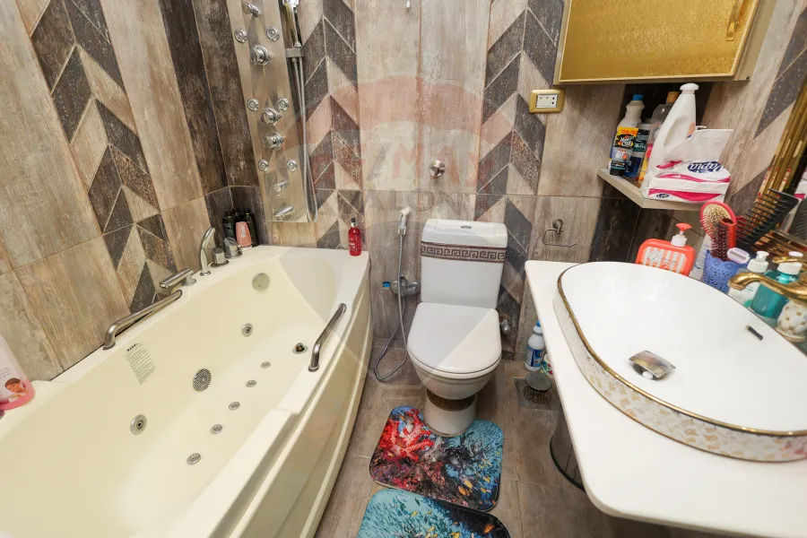 فيلا للبيع 295 م المعمورة الشاطئ (خطوات من البحر)