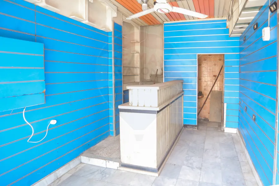 محل للبيع 18 م سبورتنج (امام محطة ترام سبورتنج)