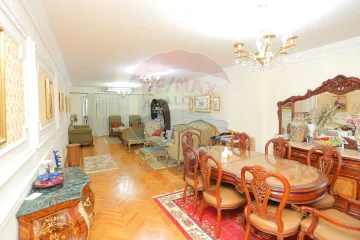 شقة للبيع 215 م رشدي ( عمارة عزيز شنودة )