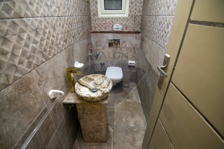 Apartment for sale 225 m Stanley (Steps from the sea - Stanley Towers) - 9,000,000 EGP