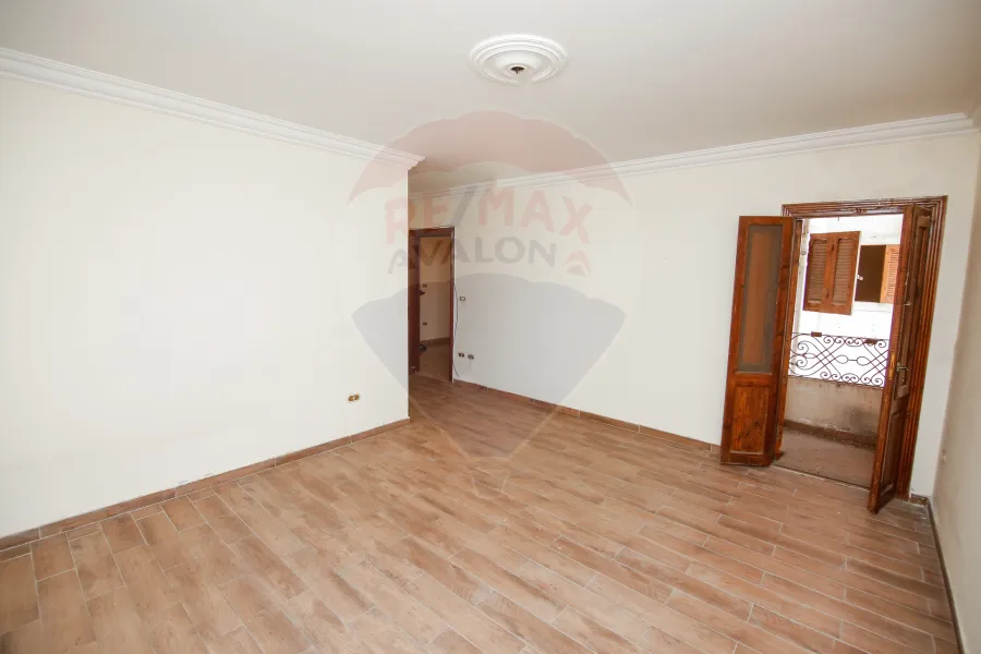 شقة للبيع 192 م الشاطبي (كوبري الجامعة - خطوات من البحر)