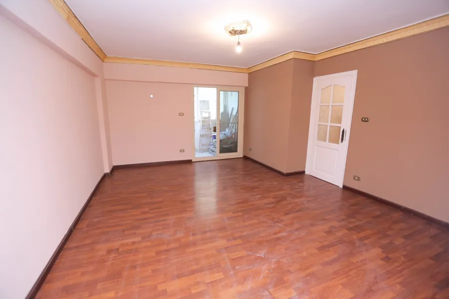 شقة للبيع 260م وابور المياه (ش محمد مسعود)