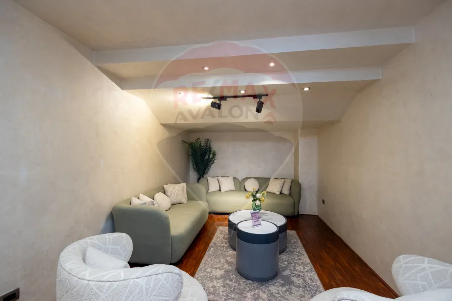 Shop for rent 600 m Louran (directly on the tram)