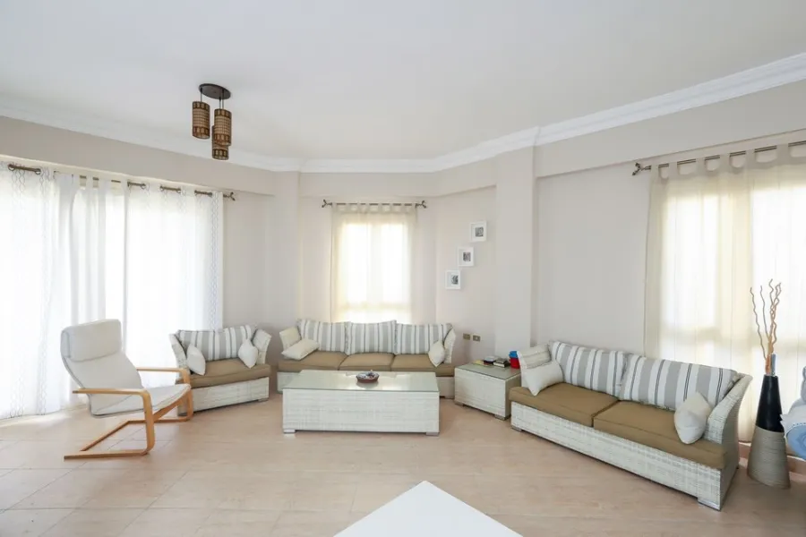 فيلا مستقلة للبيع 370م الساحل الشمالي (قرية نيس2 - ك64)