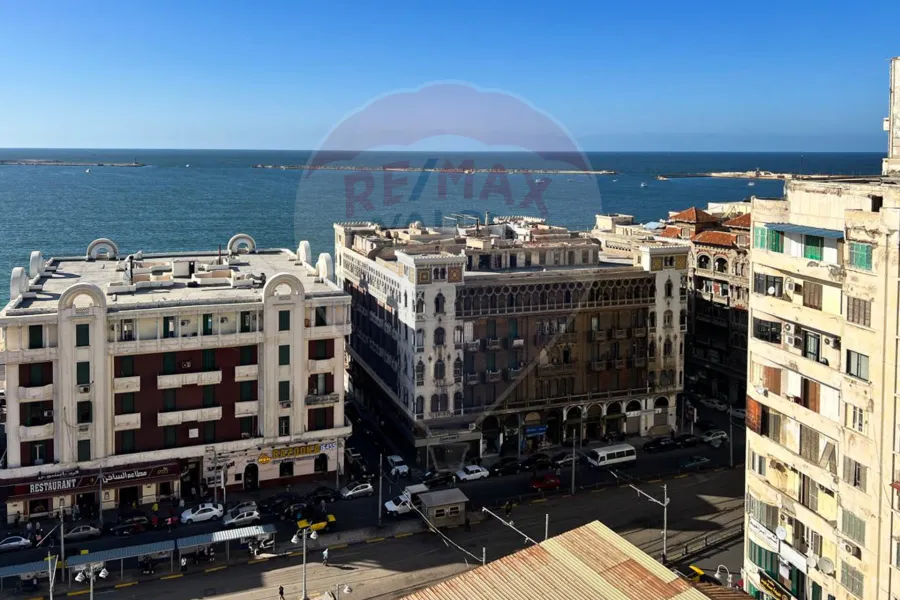 شقة للإيجار 300 م محطة الرمل (علي الترام مباشر)