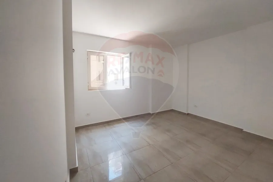 شقة للايجار 181 م سموحة (كومباوند الصيادلة)