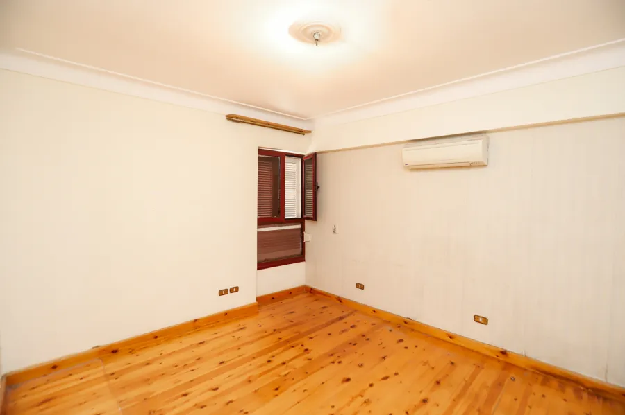 شقة فاخرة للبيع أو الإيجار 173م لوران (أبراج مينا ش سرهنك - خطوات من ش أبو قير)