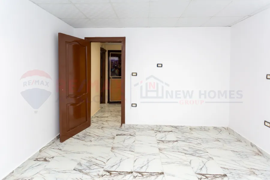 Administrative apartment for rent 100 m Victoria (Al Galaa St.)