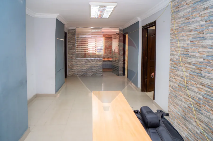 مقر إداري للايجار 320 م سموحة ( ش تقسيم القضاه)