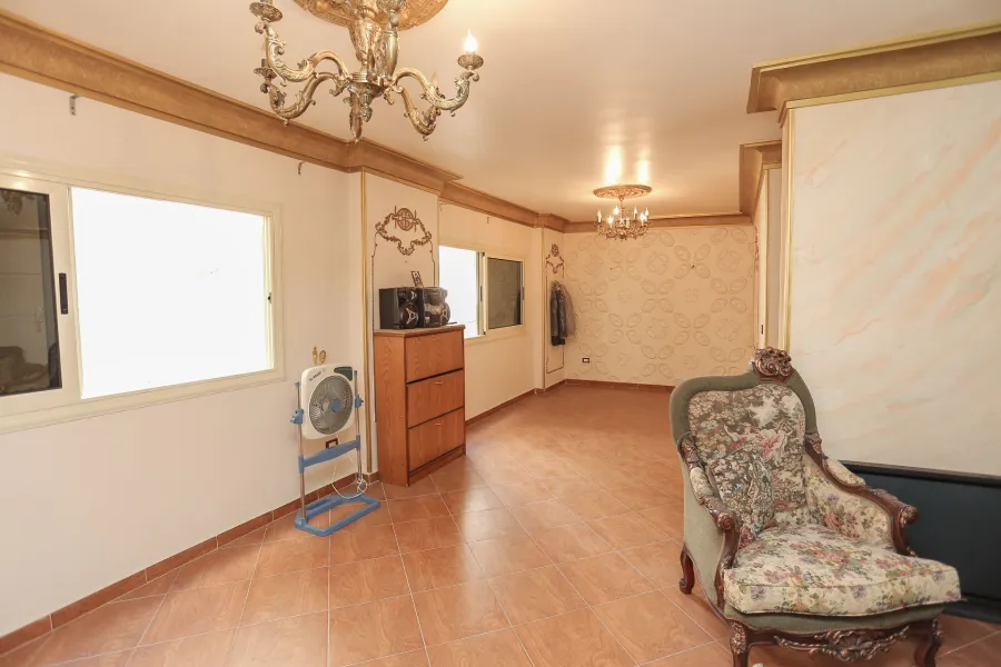 شقة للبيع 140م جناكليس (خلف BTM - خطوات من شارع ابو قير)