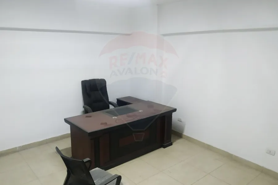 مقر إداري للإيجار  170 م سموحة ( شارع النصر) - يصلح للتوكيلات و الشركات