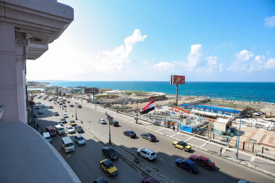 شقة للبيع 260 م سابا باشا (على البحر مباشرة)