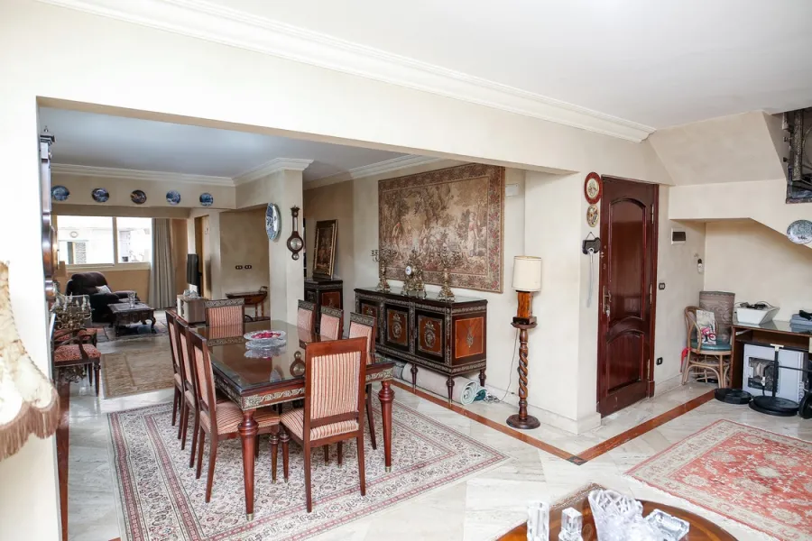 شقة دوبلكس للبيع 222م لوران (ش عمر المختار-خطوات من ش أبوقير)