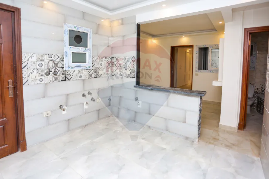 شقه للايجار 250 م سيدي بشر ( اول شارع خالد بن الوليد )