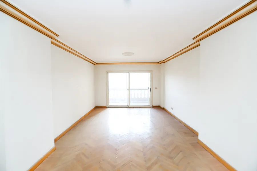 شقة للبيع 191 م سموحة ( ش كمال الدين صلاح ) -