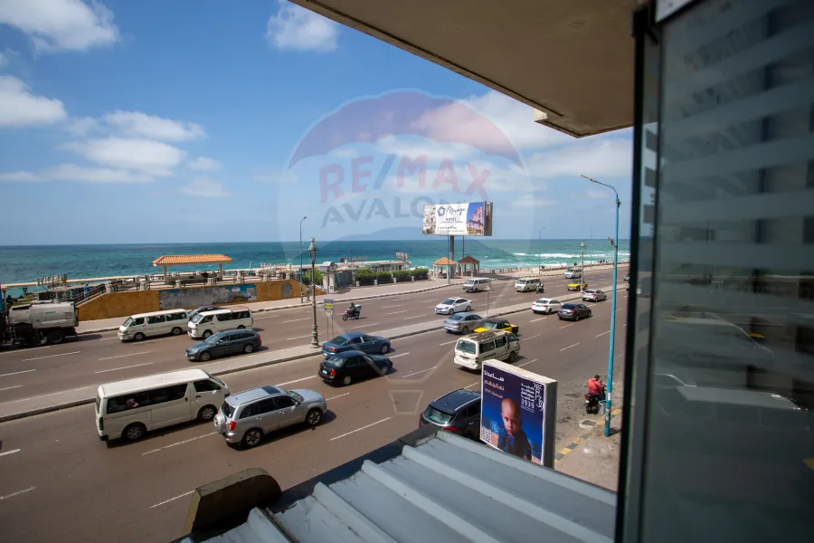 Mezzan for Sale 870 m Al-Ibrahimia (directly on the sea)