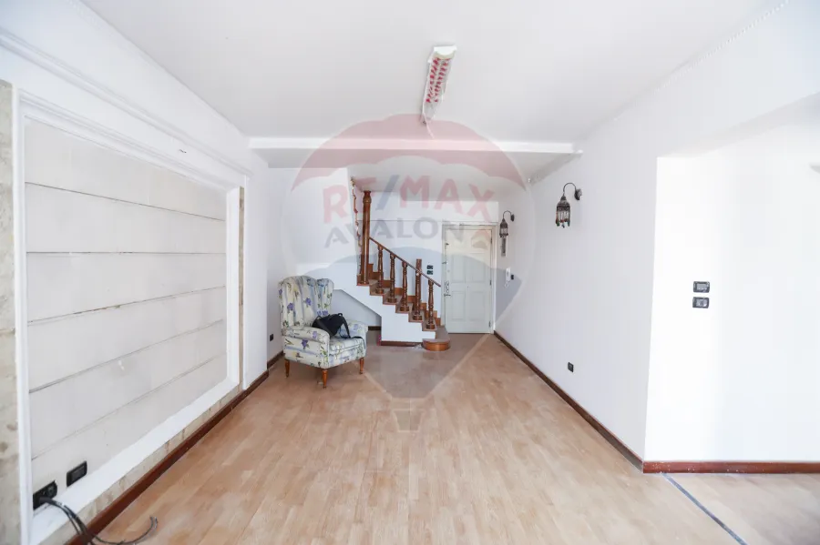 شقه دوبليكس للبيع 230 م السرايا (خطوات من البحر)