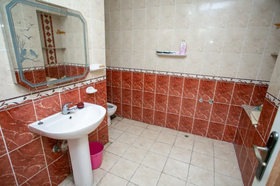 شقة للبيع 171م سموحة (شركة كيروسيز) - خطوات من ميدان على بن أبى طالب - ش توت عنخ امون