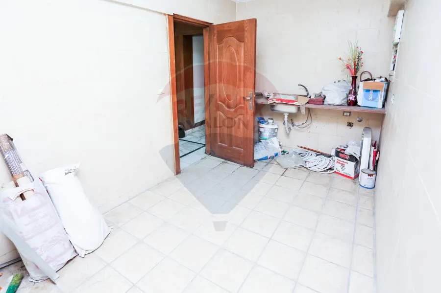 شقه اداري للايجار 250 م لوران ( شارع ابو قير )