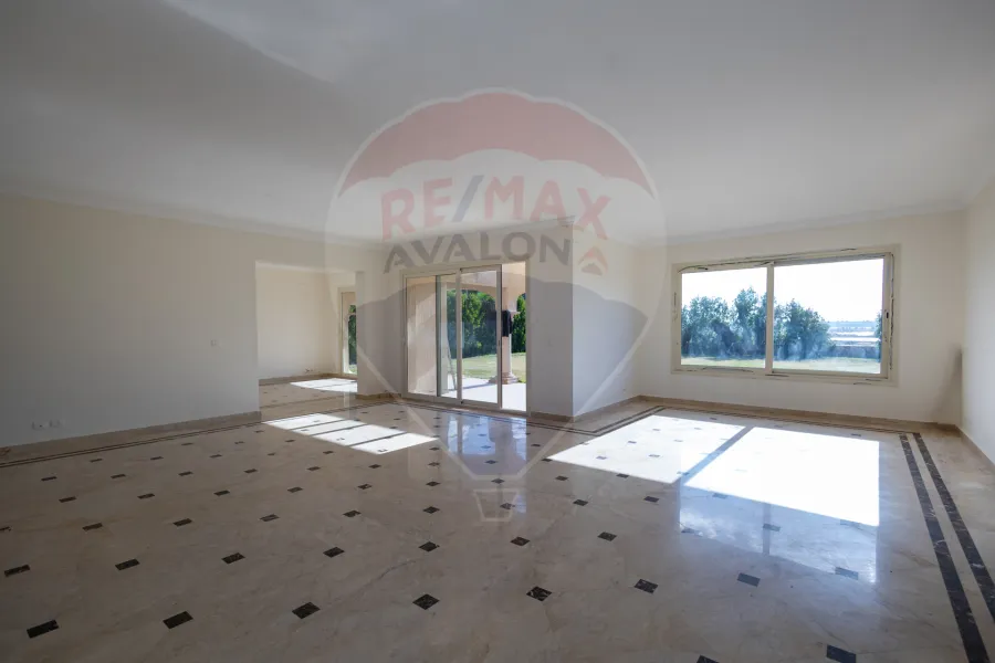 فيلا ستاند الون للبيع 1,300 م (اليكس ويست - انطونيادس)