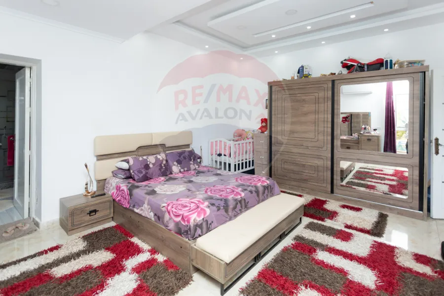 Villa for sale 1,000 m Al-King Mariout (New king St.) - 12,000,000 EGP