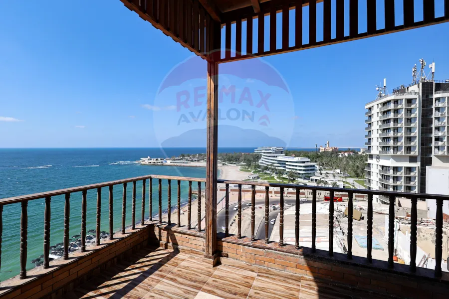 شقة دوبليكس للبيع 260 م المندرة (علي البحر مباشرة)