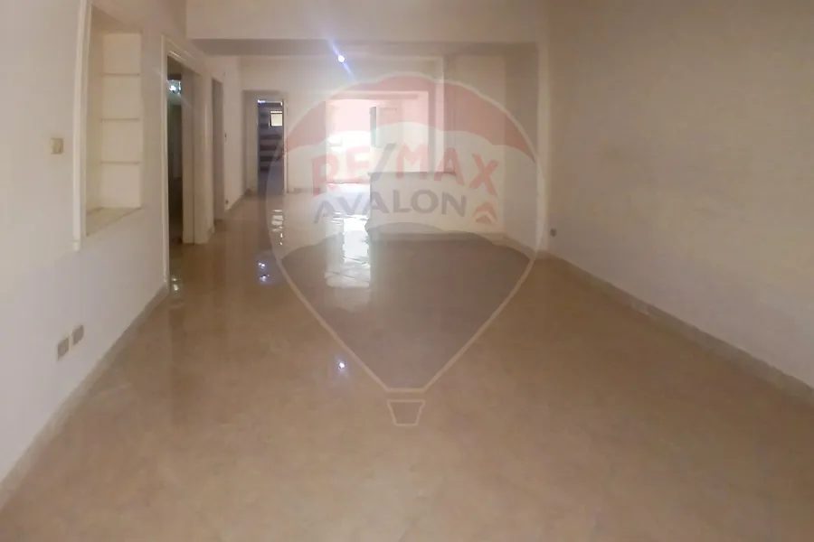 شقة للبيع 170 م لوران (خطوات من ش الاقبال)