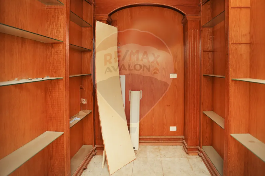 محل45 م للايجار سابا باشا (على الترام مباشرة )