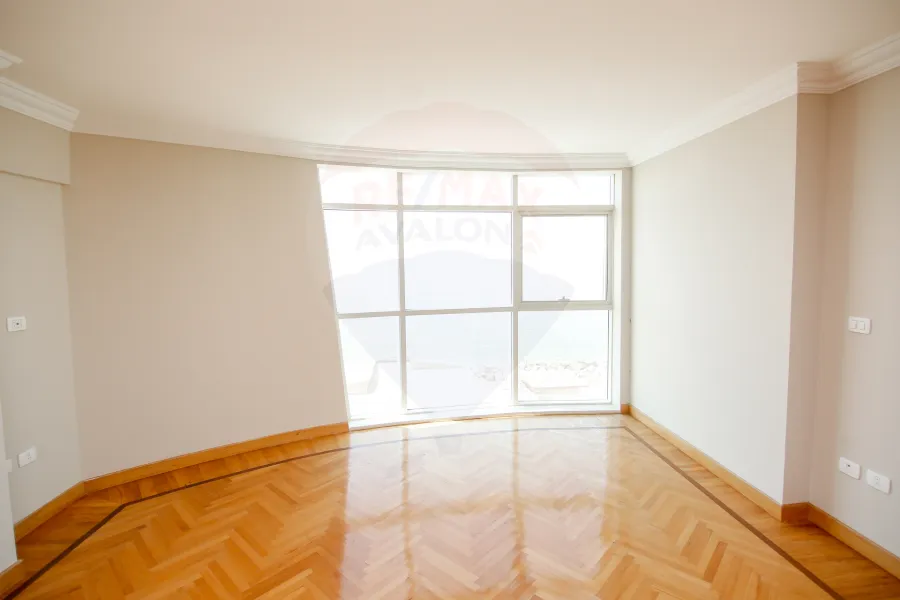 Apartment for sale 340m Stanly (Directly on the sea- brand building)