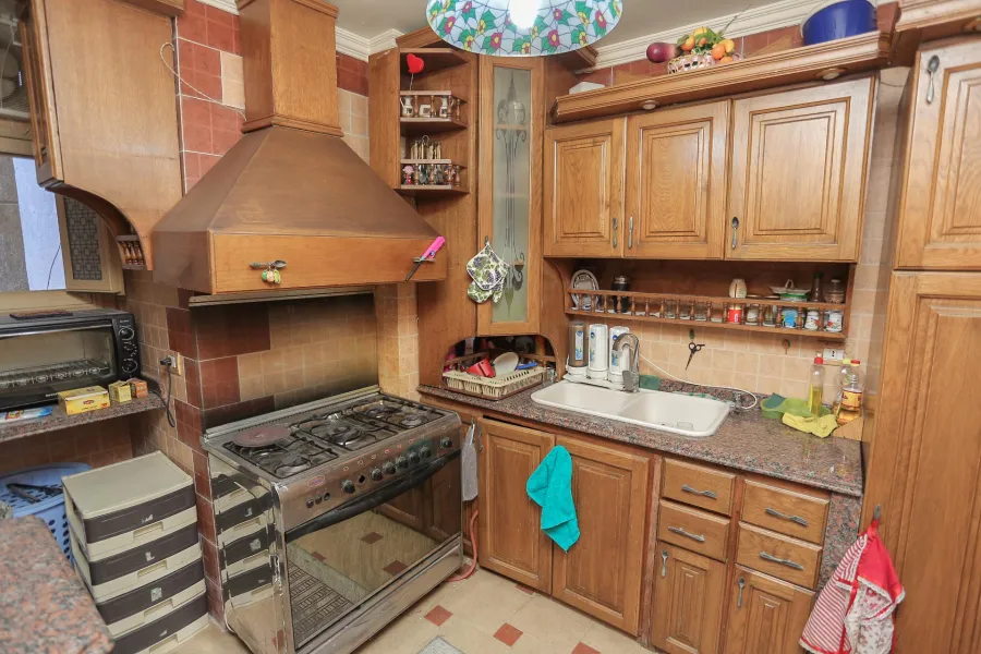 شقة للبيع 140م جناكليس (خلف BTM - خطوات من شارع ابو قير)