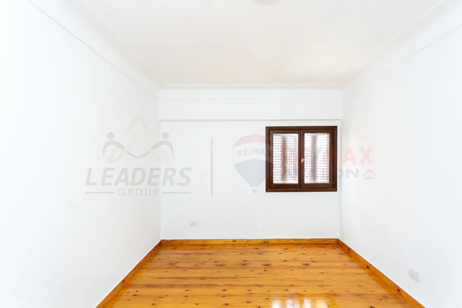 شقة 3 ادوار Triple للبيع 367 م لوران (خلف البنك الاهلي)