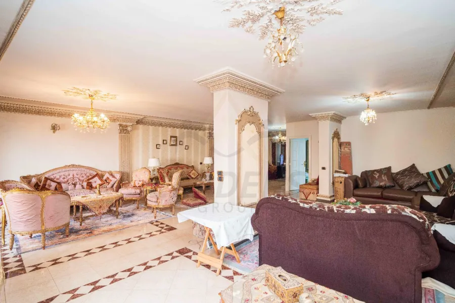 شقة للبيع 310 م كامب شيزار (جانبي البحر)