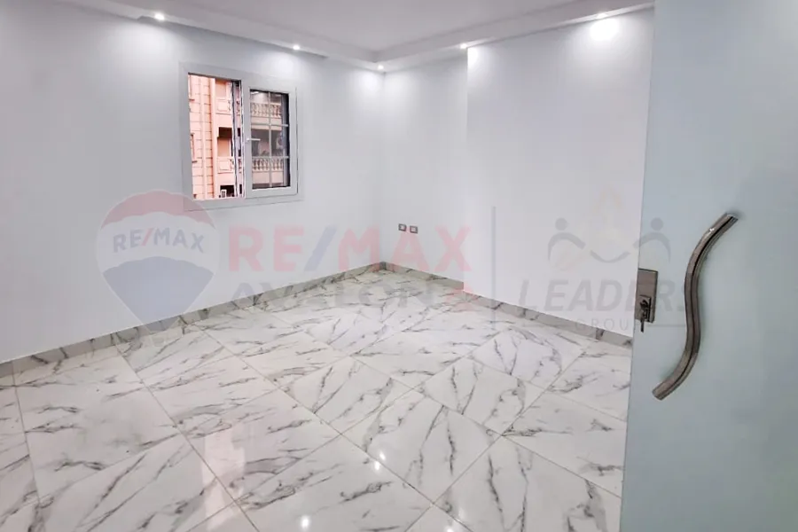 شقة للايجار 100 م سموحة (ش بهاء الدين الغتوري)