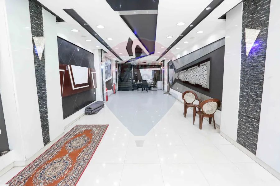 محل و ميزانين تجارى للايجار 285 م ميامى (ش 45 بحرى )