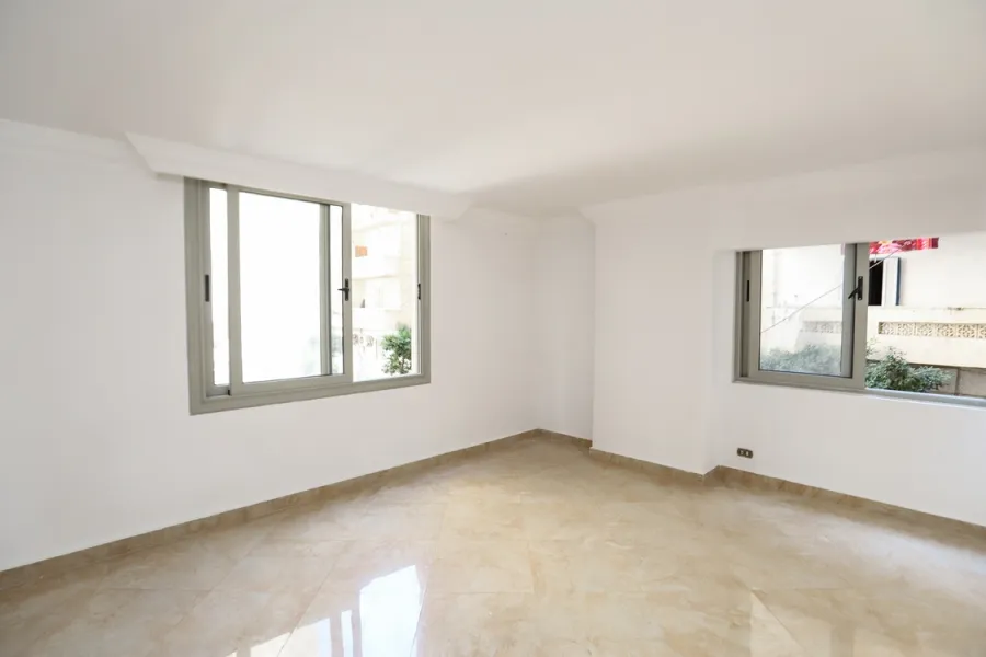 مكتب للايجار 120م جناكليس (ش أبو قير الرئيسي)