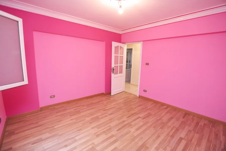 شقة للبيع 260م وابور المياه (ش محمد مسعود)