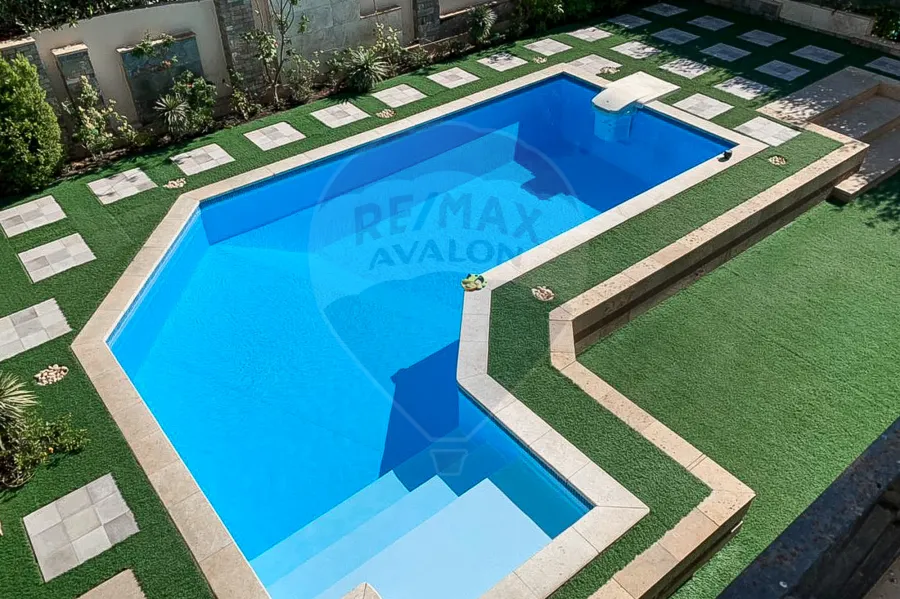 فيلا توين هاوس للبيع 370 م كينج مريوط  ( كومباوند أليكس ويست - منطقة انطونيادس)